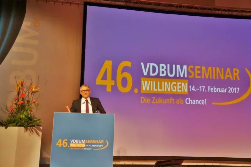 VDBUM Vorstandssprecher Peter Guttenberger hielt die Eröffnungsrede. Zeitgleich ist er Prokurist bei der Max Bögl Transport und Geräte GmbH.