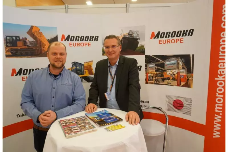 Jürgen Bergmann (l.) und Rolf Disselhoff von Morooka verzeichneten seit der Markteinführung gute Vertriebserfolge für die Morooka Kettendumper.