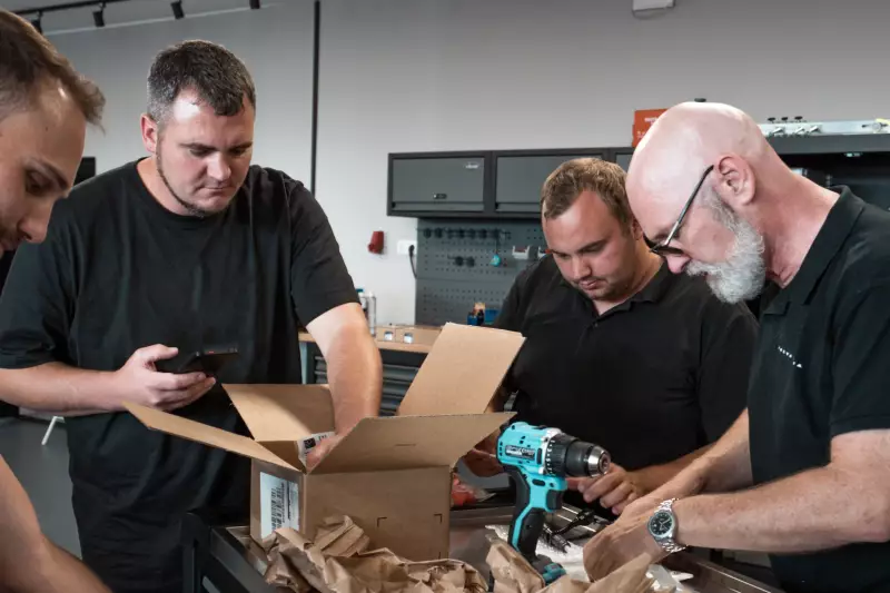 Techniker erwerben in der neuen Schulungseinrichtung von Volvo Penta wertvolle Kenntnisse, um einen umfassenden und kompetenten Service anbieten zu können.