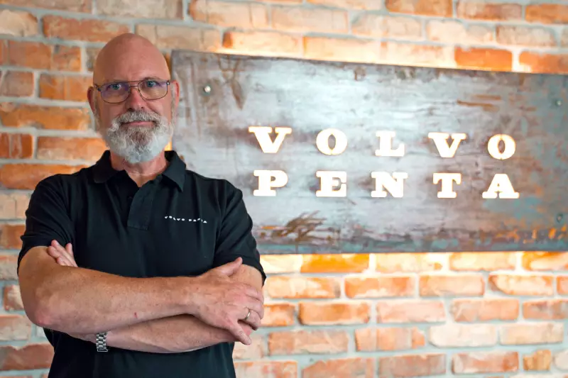 Michael Schubert, technischer Trainer bei Volvo Penta, in der neuen Schulungseinrichtung in Nürnberg, Deutschland.