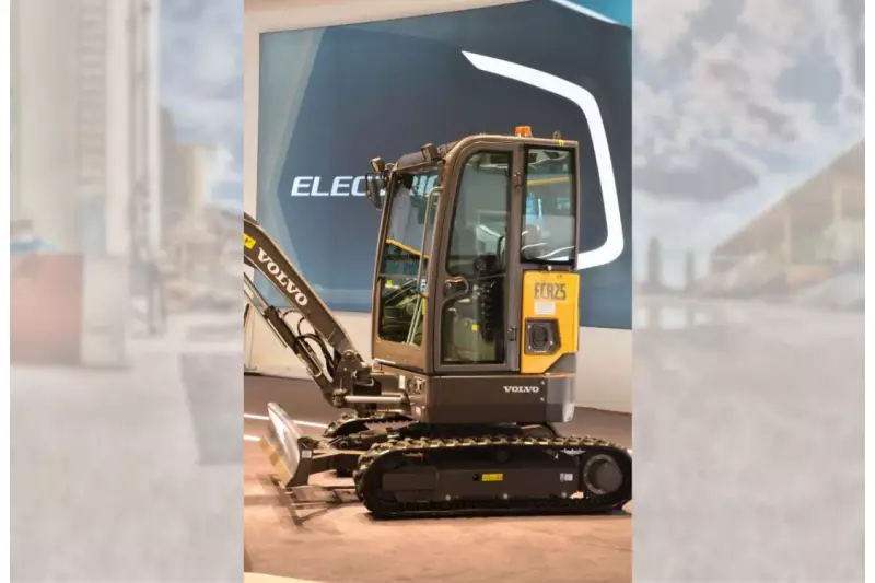 Sauber, leise und effizient – unschlagbare Argumente sind dem neuen elektrischen ECR25 in die Wiege gelegt. 2,5 t Gesamtgewicht, 2,76 m maximale Grabtiefe, bis zu 3,07 m Schütthöhe und 49 kN Losbrechkraft lauten die technischen Eckdaten.