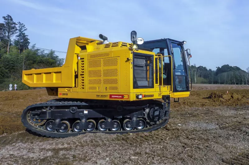 Optimal geeignet für den Materialtransport in schwierigem Gelände: der Morooka Raupendumper aus dem Mietprogramm von Zeppelin Rental.