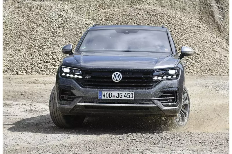 Das intelligente „IG.Light LED-Matrixlicht“ ist ein lohnendes Extra. Insgesamt
128 LEDs pro Scheinwerfer sorgen ohne Zutun des Fahrers für die bestmögliche
Ausleuchtung.