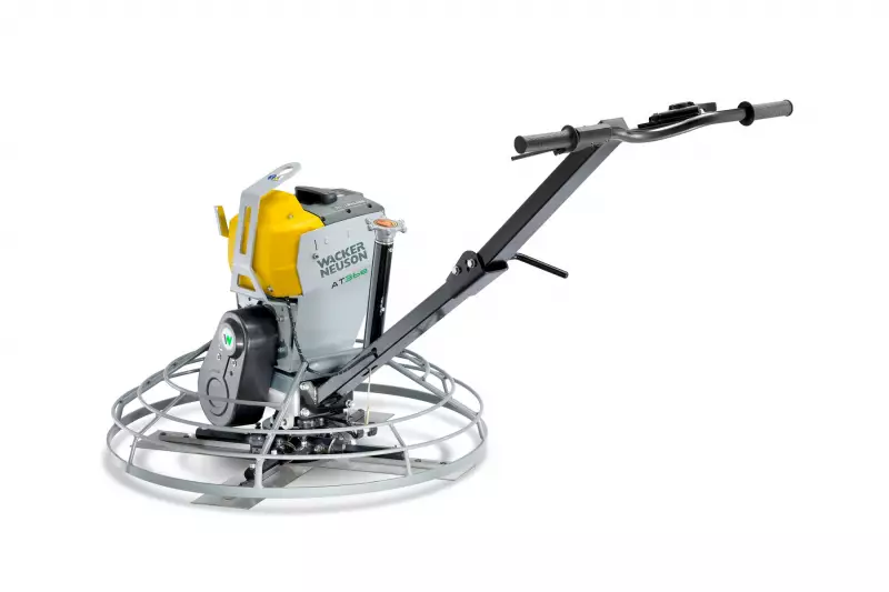 Der neue Flügelglätter AT36e von Wacker Neuson wird mit dem bewährten BatteryOne Akku betrieben.