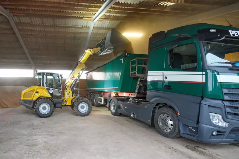 Mit dem WLT1050 erweitert Wacker Neuson sein Portfolio um einen leistungsstarken Teleradlader, der hohe Umschlagleistung mit kompakten Abmessungen verbindet.