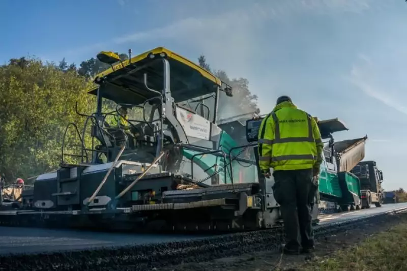 Das Vögele „RoadScan“-System ist ein kontaktloses Temperatur-Mess-System, mit dem man die Temperatur des Mischguts beim Einbau von Asphalt laufend nachverfolgen und dokumentieren kann. Werweie hat den „RoadScan“ bei einem Bauprojekt der Fritz Herzog AG in Hessen zum Einsatz gebracht.