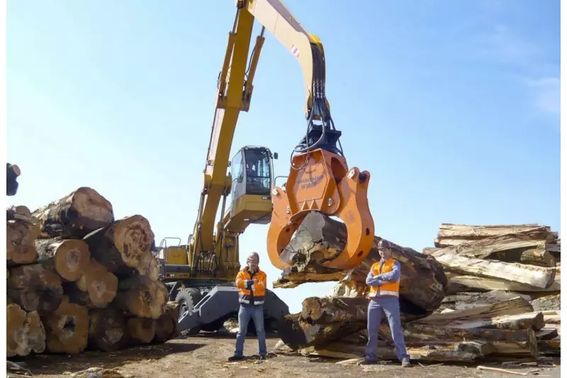 „Bau mir eine Maschine, die dicke Stämme schnell zu Kleinholz macht“, wünschte sich der Vater von Westtech-Gründer Werner Steininger. Herausgekommen ist der Woodcracker, den es heute in der Serie W mit Öffnungsweiten von 620 mm bis 1.830 mm gibt. Quelle: Westtech