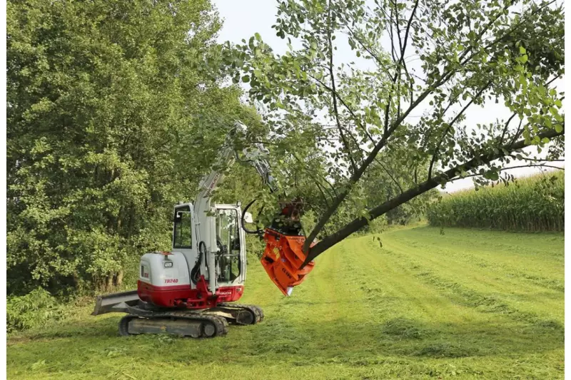 Woodcracker CL190 mit Sammler für die Klasse 2,5–7,5 Tonnen. Der Bagger als Trägerfahrzeug ist die häufigste Kombination.