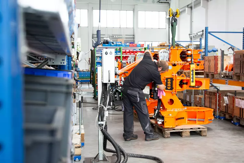 Die Wiege der Woodcracker. 16 dieser modern und ergonomisch eingerichteten Arbeitsplätze bietet die neue Montagehalle.