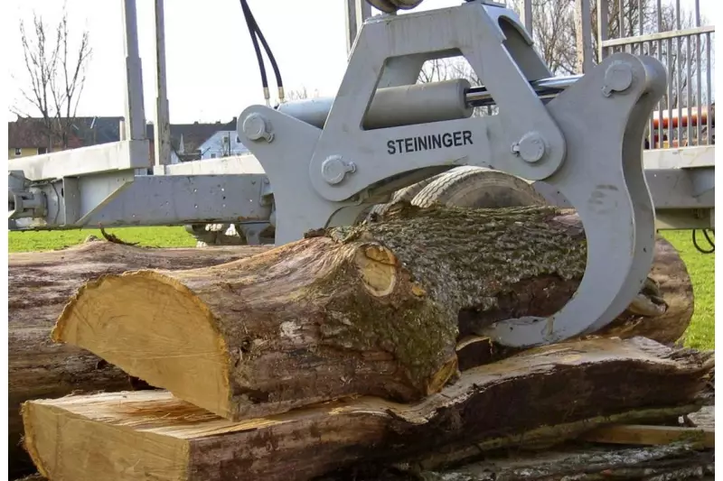 Die Nummer 1. Der erste Woodcracker trägt noch den Namen seines Erfinders. Gedacht war die Konstruktion als Einzelstück für den Einsatz auf dem landwirtschaftlichen Betrieb der Familie. Quelle: Westtech