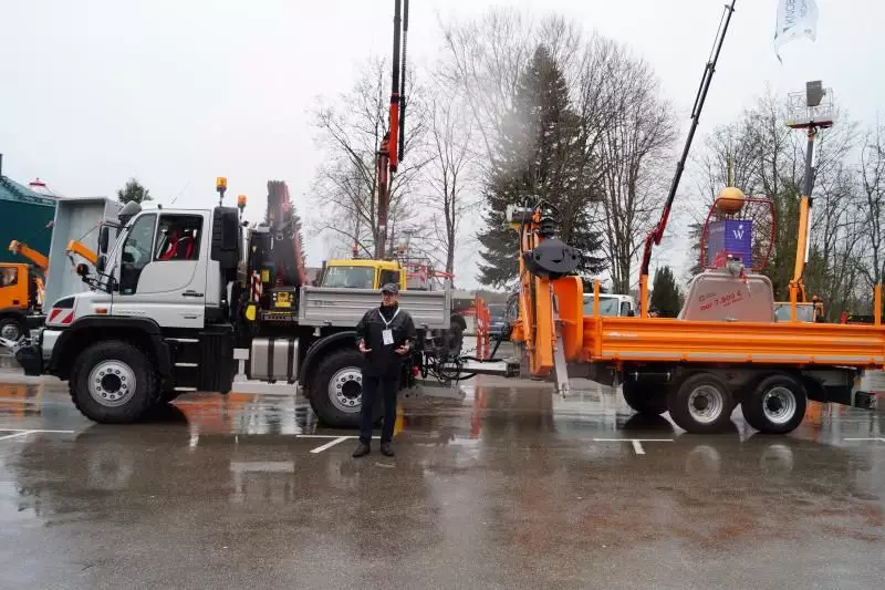 Die unterschiedlichen An- und Aufbautenmöglichkeiten machen den Unimog zum Nutzfahrzeug-Allrounder.