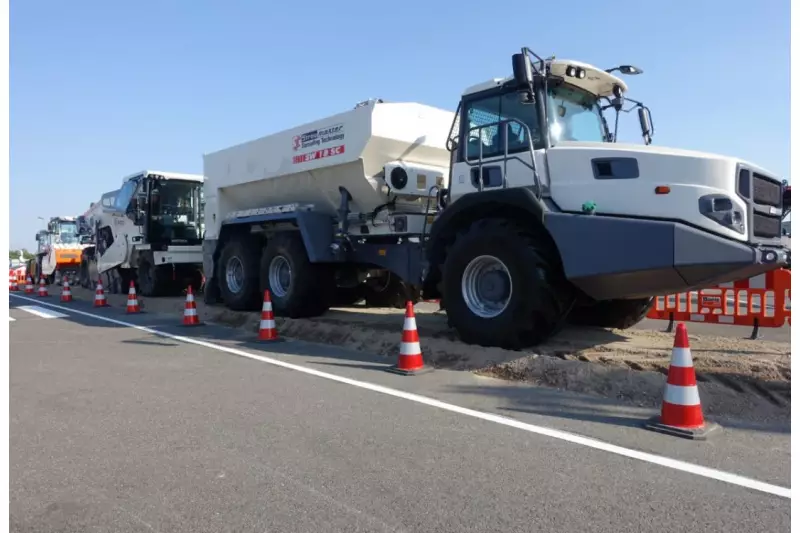 Zusammen sind wir noch stärker. Unter dem Motto „Synergies powered by Wirtgen Group“ zeigten Wirtgen, Vögele und Hamm aufeinander abgestimmte Maschinen- und Anwendungstechnologie.