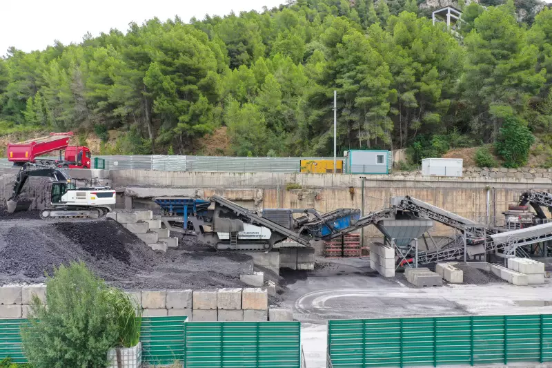 Endprodukt nach Maß
Mit Hilfe von nachgelagerten Siebeinheiten wird das Endprodukt in verschiedene Körnungsgrößen sortiert.
