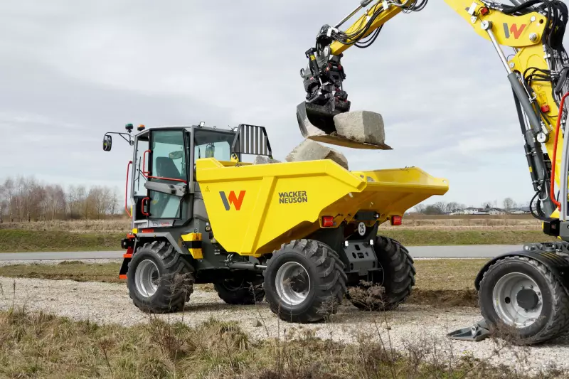 Der DV125 erweitert die Modellreihe der Dual View Dumper nach oben und ist mit einer Nutzlast von bis zu 12.500 kg für Anwendungen mit hohem Materialumschlag bestens geeignet.