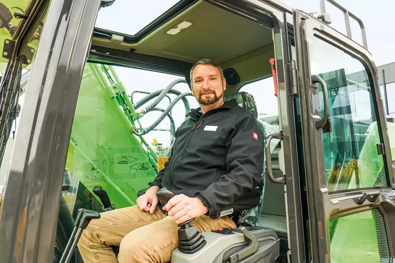 Die E-Power von XCMG muss man selbst spüren, um die Vorteile zu begreifen. Wilhelm Laven, Regional Sales Manager bei XCMG, zeigte sich sehr zufrieden mit dem Kundenfeedback des Testdrive-Events. Quelle: Treffpunkt.Bau
