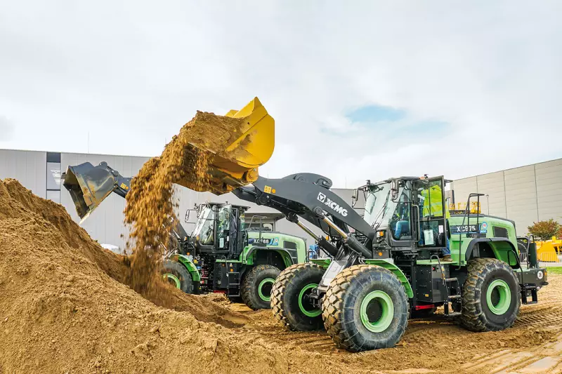 Berge versetzen mit Elektroantrieb ist bei XCMG längst Wirklichkeit statt Vision. Die Bagger und Radlader der Serie „Green Mountains“, wie hier der 23-Tonner XC975-EV mit 7 t Hubkraft, demonstrierten eindrücklich ihr Potential. Quelle: Treffpunkt.Bau
