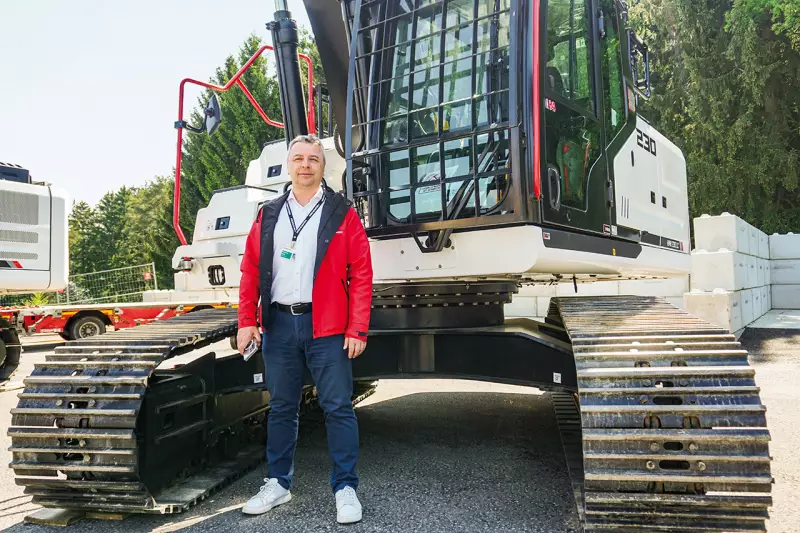Auch Hidromek war mit mehreren Baggern auf den Kiestagen vertreten. Sébastien Zilyas zeigte außer dem HMK 230 mit 24 t auch den 32-Tonner HMK 310. Quelle: Treffpunkt.Bau