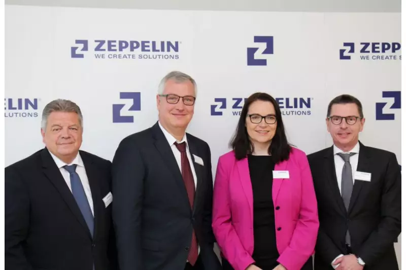 Die Geschäftsführung des Zeppelin-Konzerns vor der neuen Bildmarke und dem Corporate Design: (v.l.) Michael Heidemann, Peter Gerstmann, Alexandra Mebus und Christian Dummler.