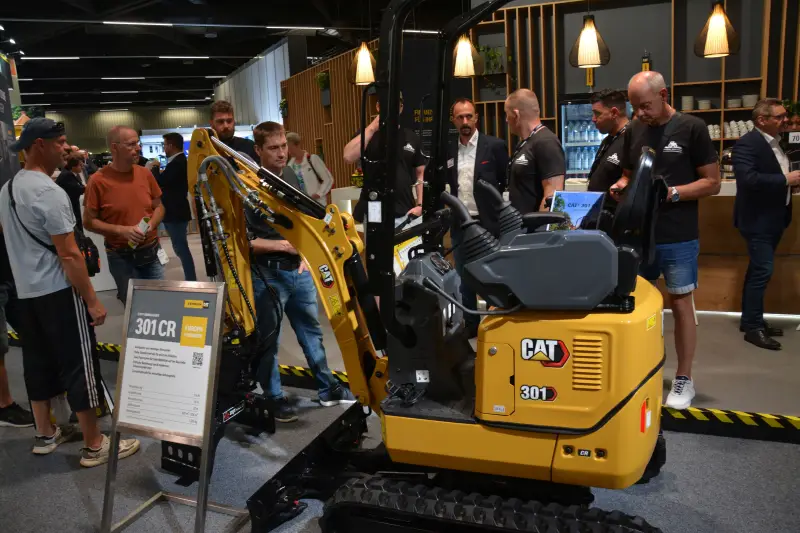 Der neue Cat Minibagger 301 CR wurde auf der GaLaBau erstmals in Europa gezeigt und zog das besondere Interesse der Messebesucher auf sich.