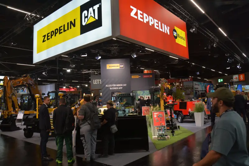 Der gemeinsame Messestand von Zeppelin Baumaschinen und Zeppelin Rental bot zahlreiche Anknüpfungspunkte für Gespräche rund um Maschinen, Geräte und passende Lösungen für den Garten- und Landschaftsbau.
