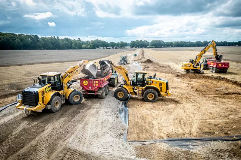 Cat Baumaschinen übernehmen Aufgaben bei der Erschließung für den Windpark in Kloddram. Foto: Behr