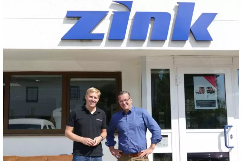 Andreas Zink (rechts), Geschäftsführer von Zink Nutzfahrzeuge, sprach mit Bernd Mair, Geschäftsführer Treffpunkt.Bau, über die Zukunftspläne, die er für sein Unternehmen hegt.