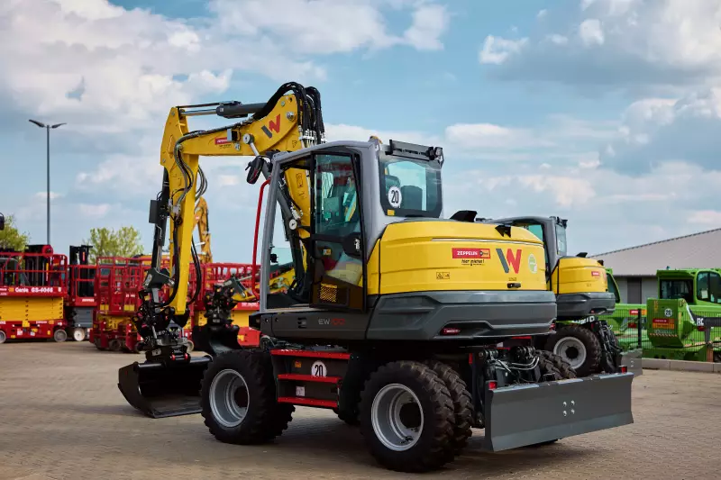 Ab sofort mit MiC-4.0-Vorrüstung zur Miete bei Zeppelin Rental erhältlich: der Mobilbagger EW100-2 von Wacker Neuson 
