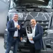 Mercedes-Benz Trucks hat der MTB GmbH aus Nordstemmen den ersten von drei exklusiven Arocs Extent übergeben – ein auf 100 Exemplare limitiertes Sondermodell, das robuste Bauweise, modernste Technik und markantes Design für den Baustelleneinsatz vereint.