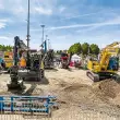 Volle Hallen und optimistische Aussteller kennzeichneten die IFAT Munich 2026. Auf dem Freigelände herrschte kein Hochglanz. Hier wurde die Technik nicht nur ausgestellt, sondern im Praxiseinsatz gezeigt. Quelle: Treffpunkt.Bau