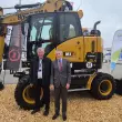 Martin Werthenbach (links) freut sich über den Besuch des dänischen Botschafters auf dem NordBau – Messestand.
