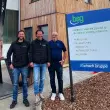 BSG, die Tochter der HS-Schoch-Gruppe feiert ihre Wiedereröffnung nach einem umfassendem Umbau. Die Geschäftsführung sichtlich stolz (v. l.): Marcel Schoch, Carsten-Michael Obrecht und Hermann Schoch.