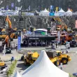 Einladendes Standkonzept: 2023 hat DEVELON erstmals an der steinexpo teilgenommen. Die Vertriebler und viele Kunden sowie Interessenten fiebern dem diesjährigen Messe-Auftritt entgegen. 
