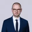 BAUINDUSTRIE-Hauptgeschäftsführer Tim-Oliver Müller begrüßt die verteidigungspolitischen Akzente im Bundeshaushalt 2027, fordert jedoch deutlich steigende und preisbereinigte Investitionen in Verkehrsinfrastruktur und Wohnungsbau.