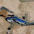 Die mobile Grobstücksiebanlage Mobiscreen MSS 802 Evo kommt vor allem bei der Aufbereitung von Mutterboden und Kies zum Einsatz.