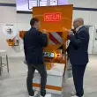 Oliver Schmidt, Vertriebsinnendienst bei LEHNER, erklärt die Besonderheiten des neuen POLARO® C.