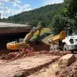 Insgesamt 13 Liebherr-Erdbewegungsmaschinen waren beim Abbruch der Zeller Brücke im täglichen Einsatz.