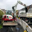 Standsicher, präzise und kraftvoll arbeiten die Takeuchi TB 370 Mobilbagger.