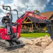 Der Yanmar SV10 Minibagger ist speziell für beengte Einsatzorte konzipiert und kombiniert kompakte Abmessungen, hohe Wendigkeit und zuverlässige Leistung für präzise Arbeiten im Bau- und Renovierungsbereich. (Foto: © Yanmar Compact Equipment)

