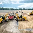 Cat Baumaschinen übernehmen Aufgaben bei der Erschließung für den Windpark in Kloddram. Foto: Behr