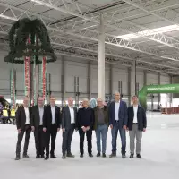 v.l.n.r. Jens Rasche (Architekt), Stephan Paule (Bürgermeister Alsfeld), Dr. Jens Mischak (Landrat Vogelsbergkreis), Mario Kling (GeschäftsführerGOLDBECK Nord), Karl Rothenberger, Dr. Helmut Rothenberger, Thorsten Sega (Vorstand NORDWEST), Dr. Ingo Müller (Aufsichtsrat NORDWEST)
