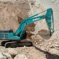 Der Kobelco SK520LC-11E als leistungsstarke Schlüsselmaschine im Steinbruch.