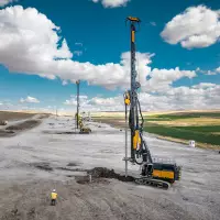 Ressourcenschonendes Single-Column-Mixing-Verfahren: Der anstehende Baugrund wird mit einem Bindemittel vermischt, nach dem Aushärten entstehen Einzelsäulen. 