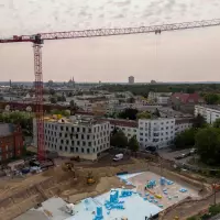 Beim Kauf der drei Liebherr-Turmdrehkrane 340 EC-B 16 achtete Riedel Bau nicht allein auf deren Leistungsstärke und Zuverlässigkeit. Entscheidend war die Betreuung durch Beutlhauser in den Bereichen Beratung, Montage und Service. Bildquelle: Liebherr/Beutlhauser Beim Kauf der drei Liebherr-Turmdrehkrane 340 EC-B 16 achtete Riedel Bau nicht allein auf deren Leistungsstärke und Zuverlässigkeit. Entscheidend war die Betreuung durch Beutlhauser in den Bereichen Beratung, Montage und Service. Bildquelle: Liebherr/Beutlhauser