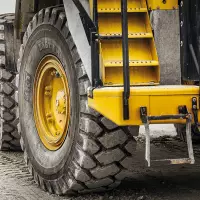 Off-the-Road-Reifen sind einer der wichtigsten strategischen Schwerpunkte für BKT. Die Earthmax-Reihe wurde speziell für diese anspruchsvollen Szenarien konzipiert. Die Reifen sind so ausgelegt, dass sie über lange Strecken in rauen und felsigen Umgebungen eine konstante Leistung erbringen. Quelle: BKT