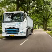 DAF Trucks Deutschland GmbH präsentiert auf der IFAT in München seine innovativen und vielseitigen Lkw-Lösungen für kommunale und Recycling-Einsätze, um seine Rolle als starker Partner für nachhaltige Mobilität zu unterstreichen.