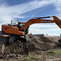 Produktiv und sicher: Die Steuerung der Serie 9 erlaubt den Echtzeit-Datenaustausch zwischen den integrierten Sensoren des Baggers und der 3D-Steuereinheit von Trimble.