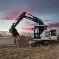 Hidromek präsentiert auf der CONEXPO-CON/AGG 2026 in Las Vegas neun Maschinen aus den Produktbereichen Baggerlader, Raupenbagger und Radlader. Gezeigt werden unter anderem die Baggerlader HMK 62 SS sowie HMK 102 B Alpha und Canopy, mehrere Raupenbagger der H4-Serie von HMK 145 LC SR bis HMK 360 LC und der schwere Radlader HMK 635 WL.