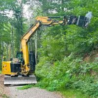 Mit dem CutWheel können Böschungen, Lichtraumprofile und Hecken an Straßen und Wegen mit nur einem Maschinenbediener gepflegt werden – effizient, komfortabel und mit gutem Schnittbild.