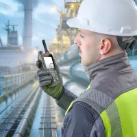 Das IS380.1 von i.safe Mobile ist ein für Zone 1/21 zertifiziertes 4G-Funkgerät, das unter IS-OS 16 auf Android-Basis läuft und die Lücke zwischen klassischen PMR-Systemen und mobilfunkbasierten Push-to-Talk-Lösungen schließt. Das IS380.1 von i.safe Mobile ist ein für Zone 1/21 zertifiziertes 4G-Funkgerät, das unter IS-OS 16 auf Android-Basis läuft und die Lücke zwischen klassischen PMR-Systemen und mobilfunkbasierten Push-to-Talk-Lösungen schließt.