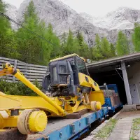 Präzisionsarbeit für die Monteure von Kiesel und den Werkstattleiter im Skigebiet Zugspitze.